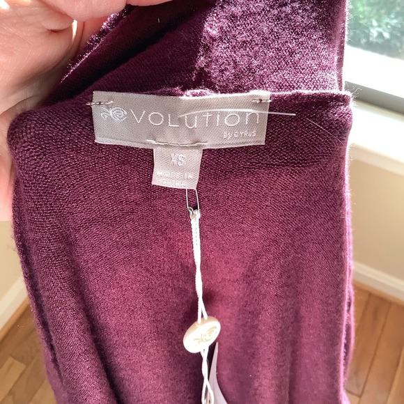 #245 Revolution Burgundy Open Front Cardigan with Button Detail Sz XS - Picture 7 of 9